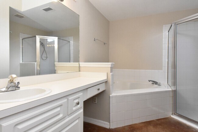 Building Photo - Spacious 4BR/3BA Home in Stillwind – Prime SW Gainesville Location