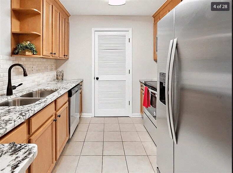 Kitchen - 515 Granville Ct