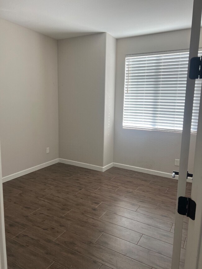 Building Photo - 28620 N 165th St