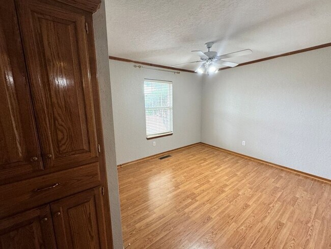 Building Photo - 4-bedroom 2 bath home in Kingsbrook, lots of storage, 2 dining areas and stand-up storm shelter! ...