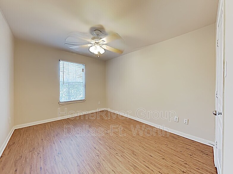 Building Photo - 3033 Lakefield Dr