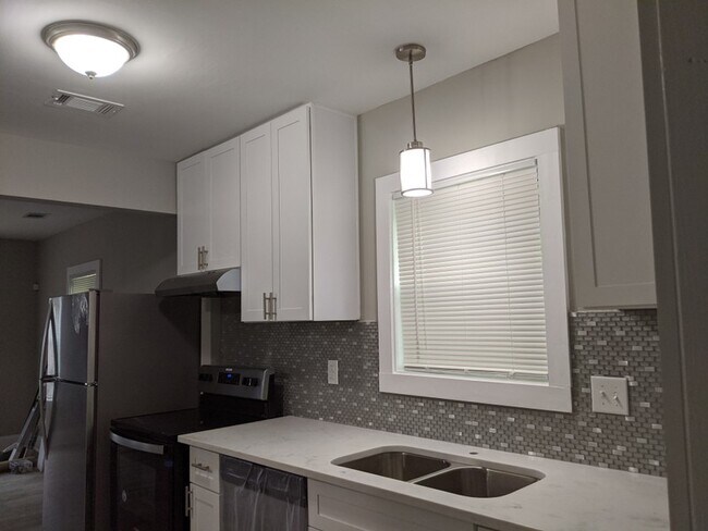 Building Photo - 2861 Forrest Hills Dr SW