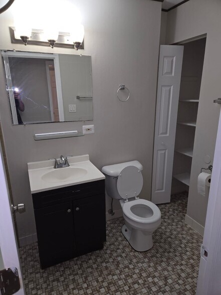 Building Photo - 346 E Rimini Ct