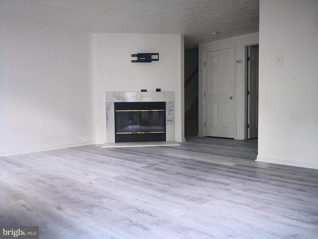Building Photo - 6033 Weekend Way