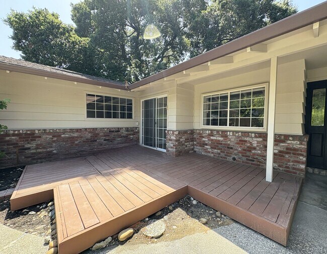Building Photo - Stunning 4-Bedroom Home with Pool, Solar P...