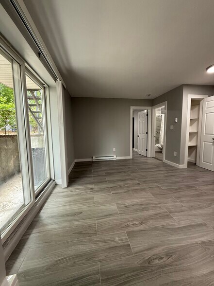 Building Photo - 565 Hyde Park Ave
