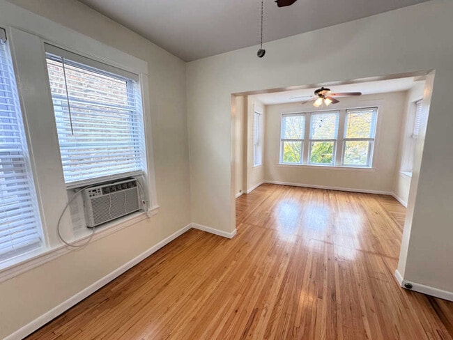 Building Photo - 4453 N Kilbourn Ave