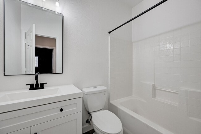 Building Photo - Stunning one story in the NW!