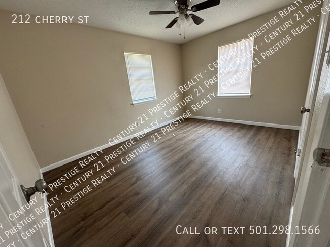 Building Photo - 212 Cherry St