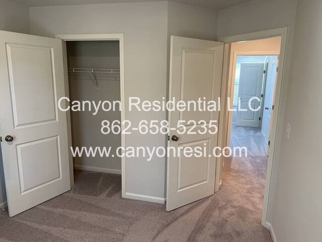 Building Photo - 535 Dayspring Dr