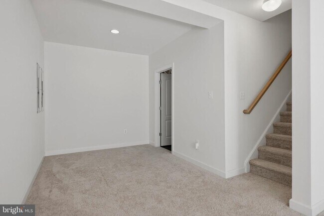 Building Photo - 301 Kingdom Dr
