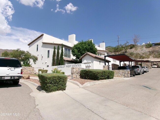 Building Photo - 4200 Camelot Heights Dr