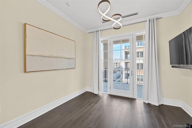 Building Photo - 5000 Royal Ct