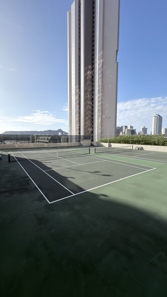 Building Photo - 2499 Kapiolani Blvd