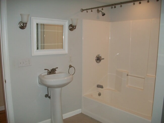 Building Photo - 355 New Hampton Rd