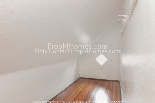 Building Photo - Discover Serenity in King Neighborhood!