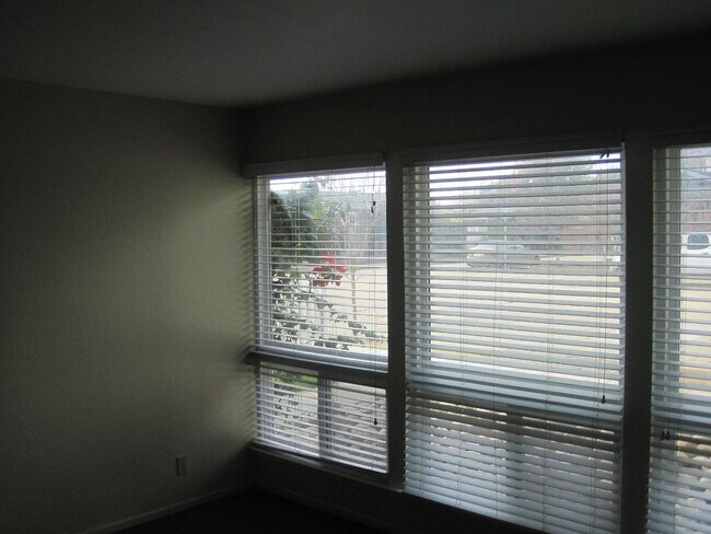 Building Photo - 306Cayuga