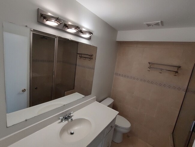 Building Photo - 2-Story Townhome WALKING DISTANCE TO THE BEACH! COMMUNITY POOL!