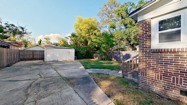 Building Photo - Murray Hill 3 bedroom