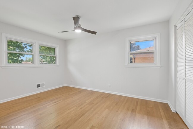 Building Photo - 30 Crescent Dr