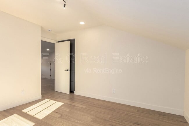 Building Photo - 125 N 11th Ave