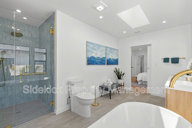 Building Photo - 1724 S Fairfax Ave