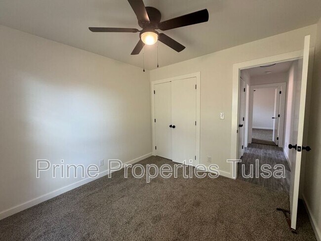 Building Photo - 1208 S 35th St