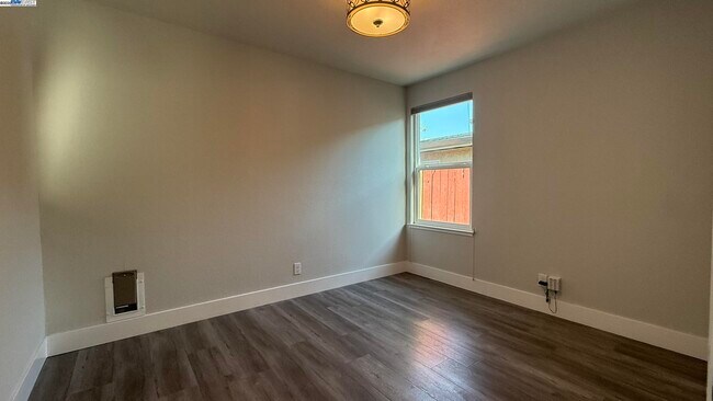 Building Photo - 338 Orchard Ave