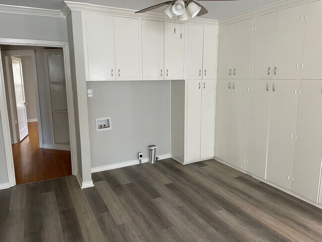 Building Photo - Remodeled Broadmoor Beauty