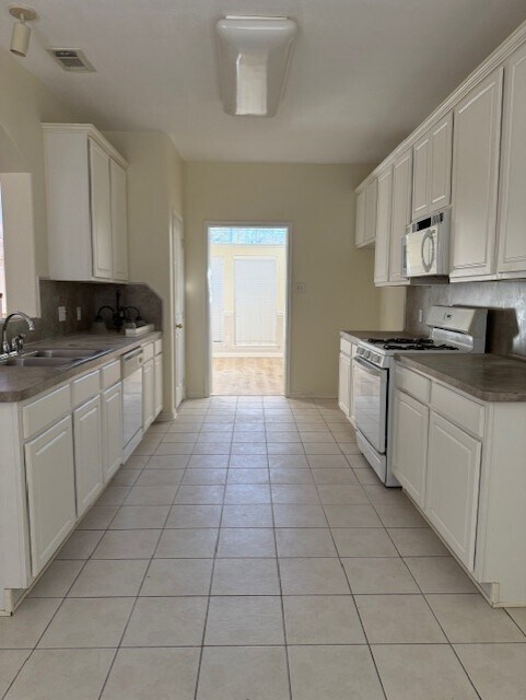 Building Photo - 5603 Lowellberg Ln