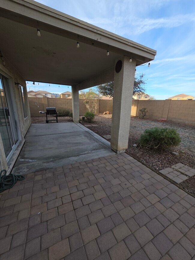 Building Photo - 1081 S 225th Ave