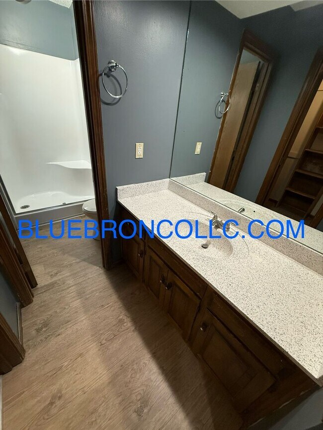 Building Photo - 1002-1006 NW Porter Ct.