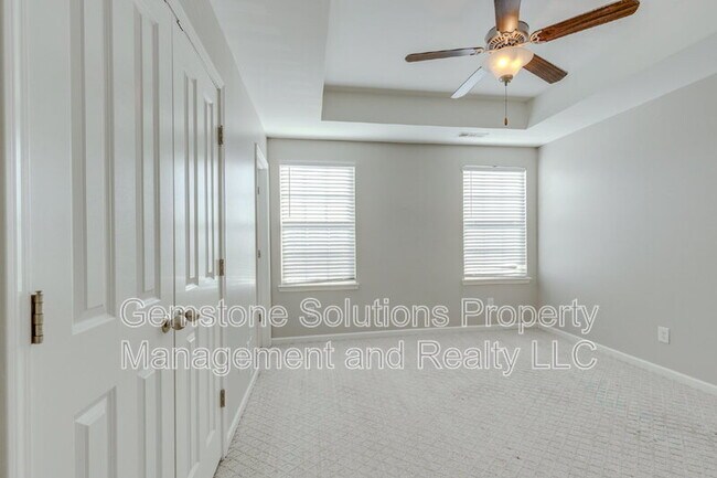 Building Photo - 304 Oldbury Ln