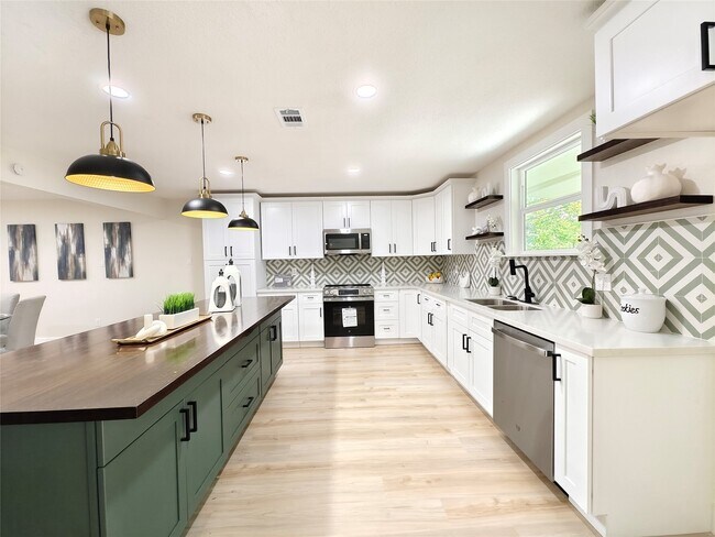 Building Photo - 9906 Bassoon Dr