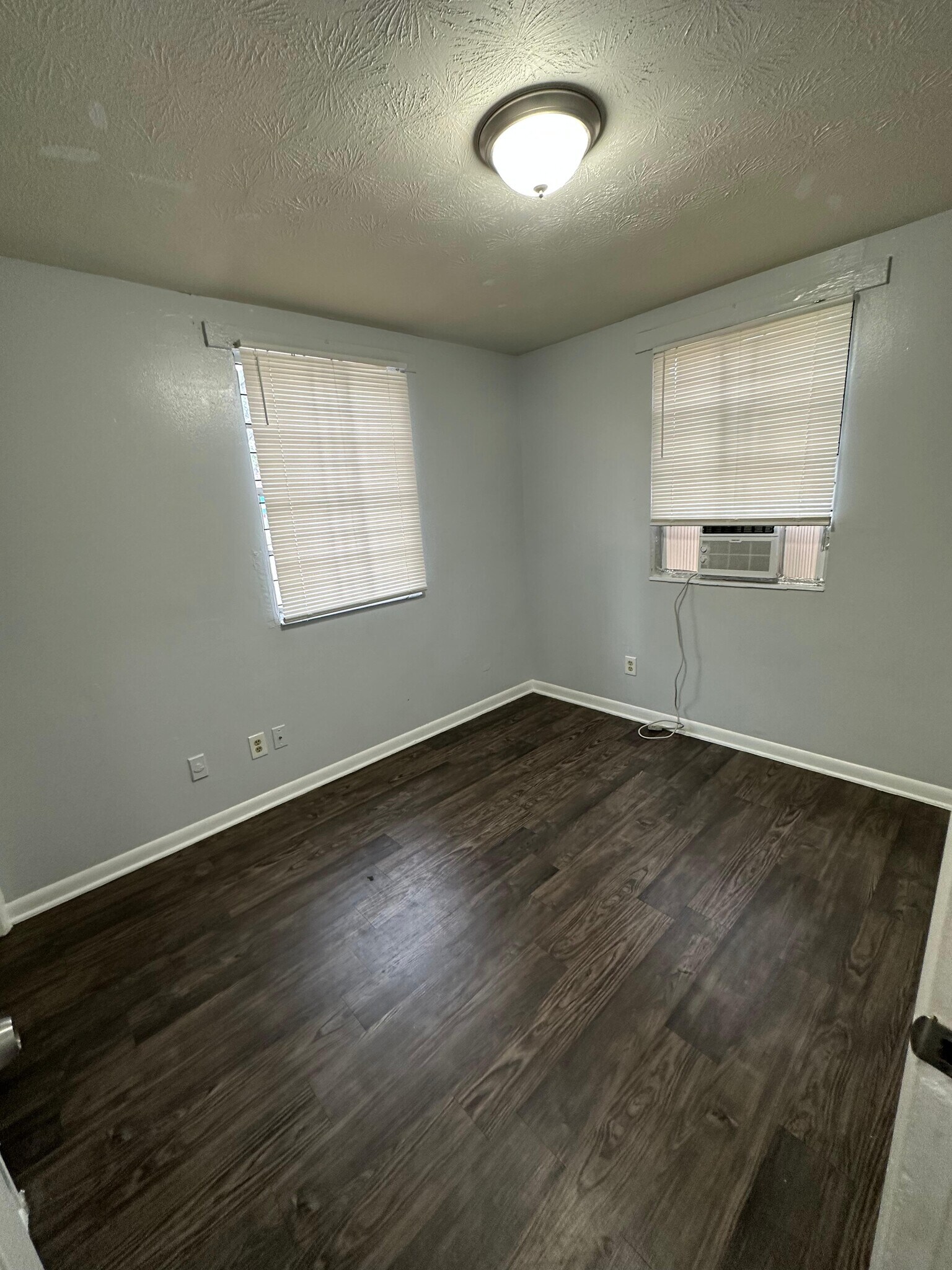 Building Photo - 1625 W 26th St