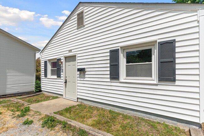 Building Photo - 422 Longwood Ave