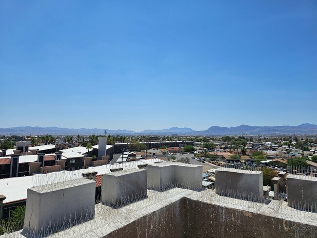 Building Photo - 5600 Boulder Hwy