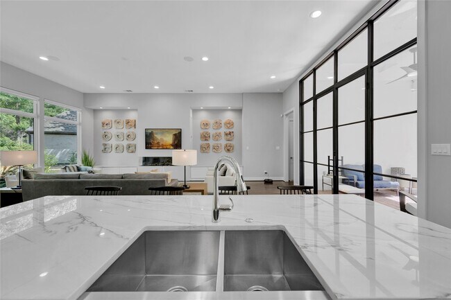 Building Photo - 19 Acorn Cluster Ct