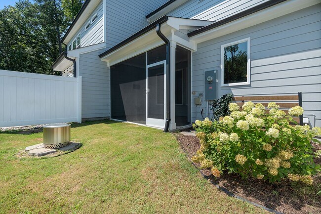 Building Photo - 75 Balfour Run