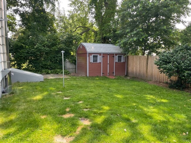 Building Photo - Single Family Home For Rent in North Kingstown!