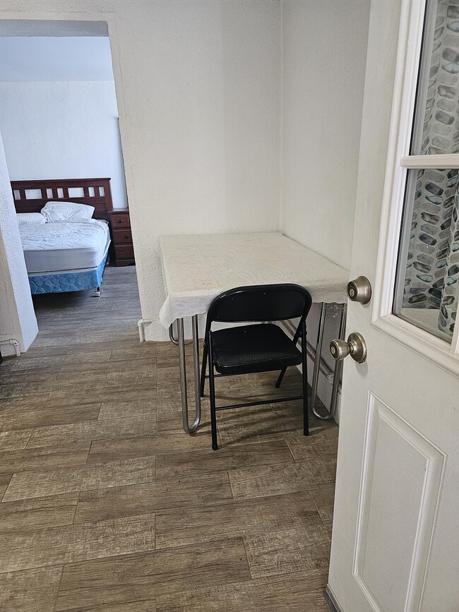 Kitchen table and chairs view to bedroom - 504 Cincinnati Ave