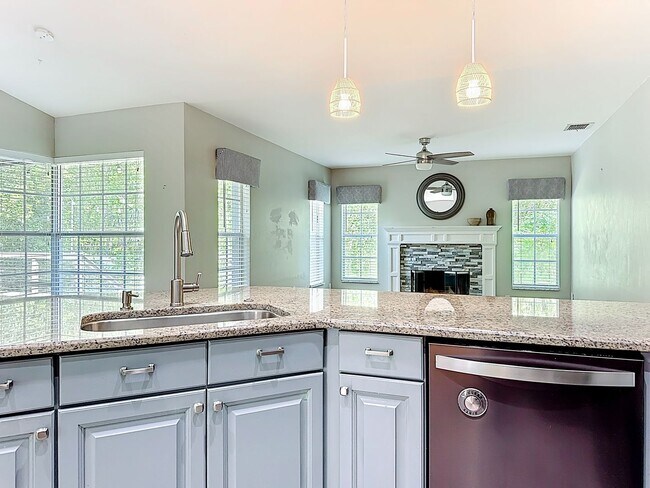 Building Photo - Discover your peaceful retreat in Wekiwa Woods!