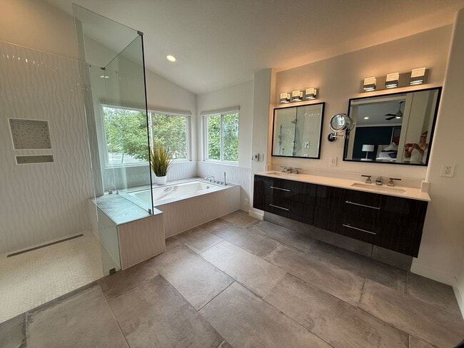 Building Photo - Gorgeous Orange Oasis Home-Available Now!
