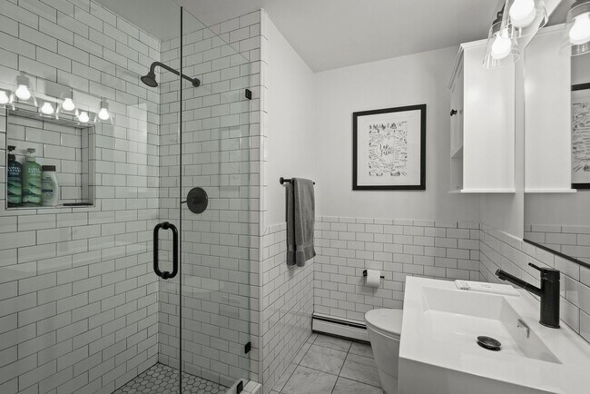 Building Photo - 335 Ski Way