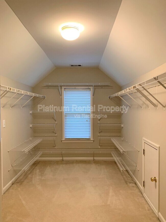 Building Photo - 230 Graystone Way