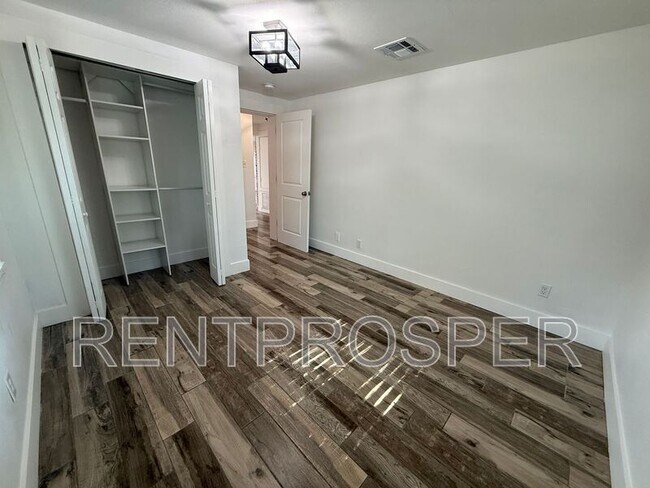 Building Photo - 1130 W Lake Brantley Rd