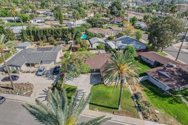 Building Photo - House for Rent- 4 bedrooms 2 baths, within...