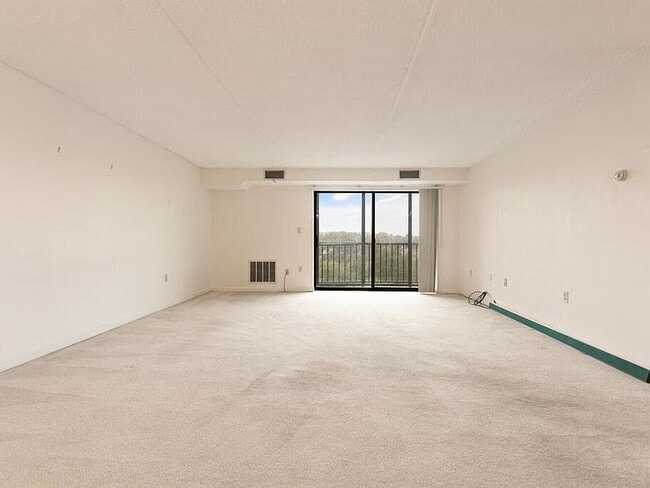 Building Photo - 100 High St