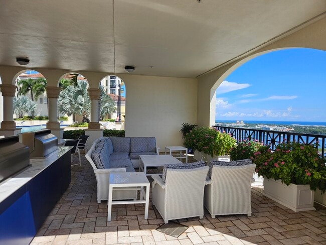 Building Photo - 801 S Olive Ave