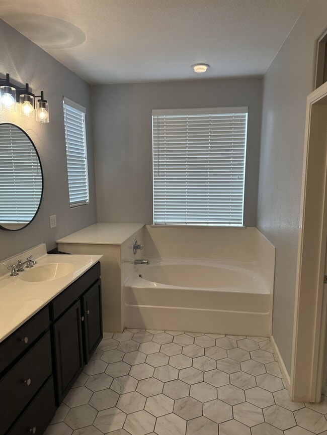 Building Photo - 3904 Purple Finch Ln